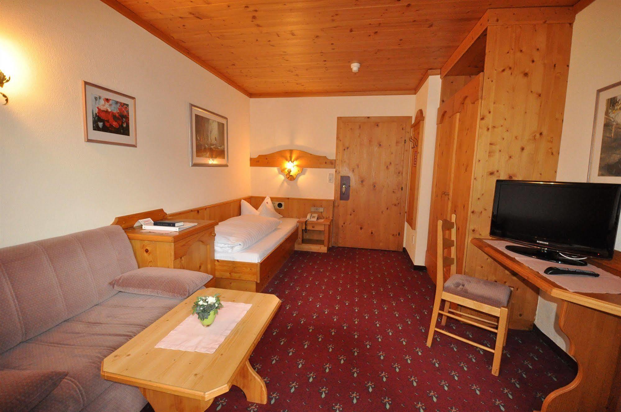 Hotel Burgstall Neustift im Stubaital Esterno foto