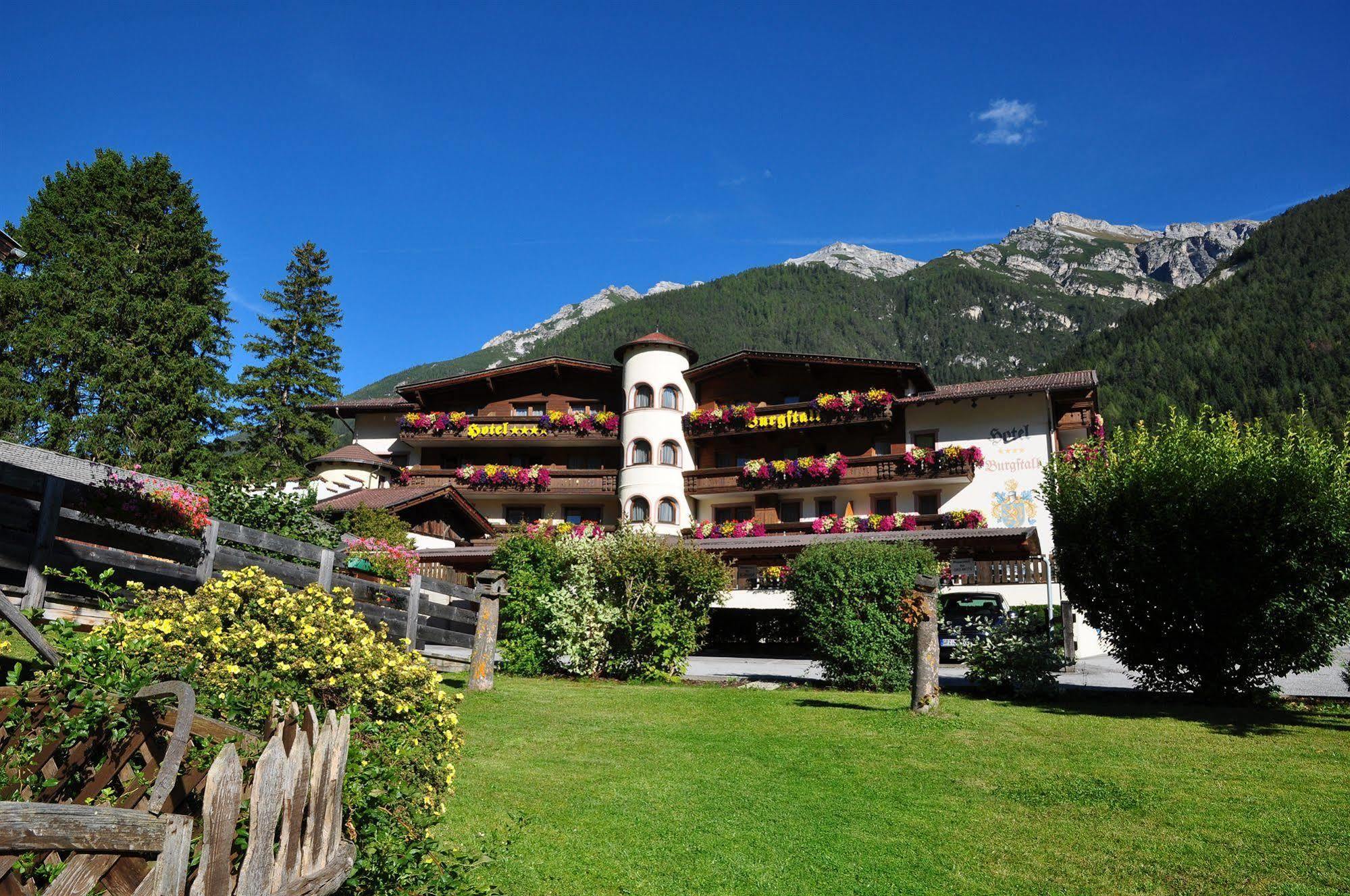 Hotel Burgstall Neustift im Stubaital Esterno foto